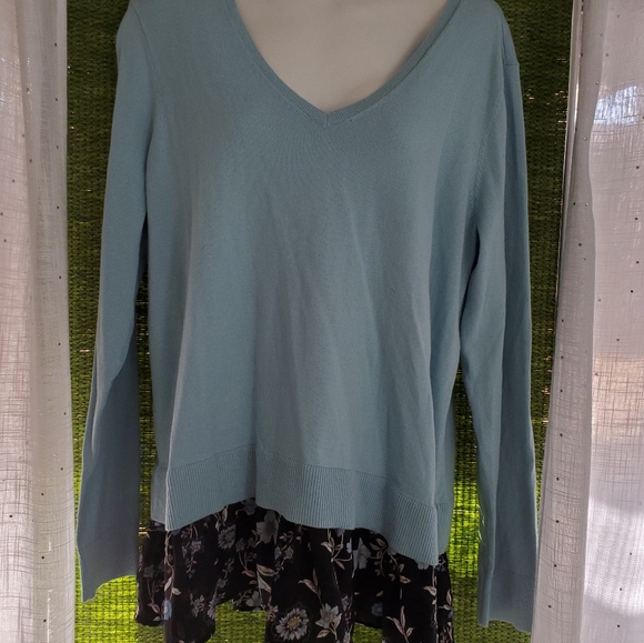 LOFT Sweater - Picture 2 of 7